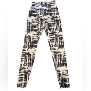 BuffBunny Collection Monochrome Abstract Leggings